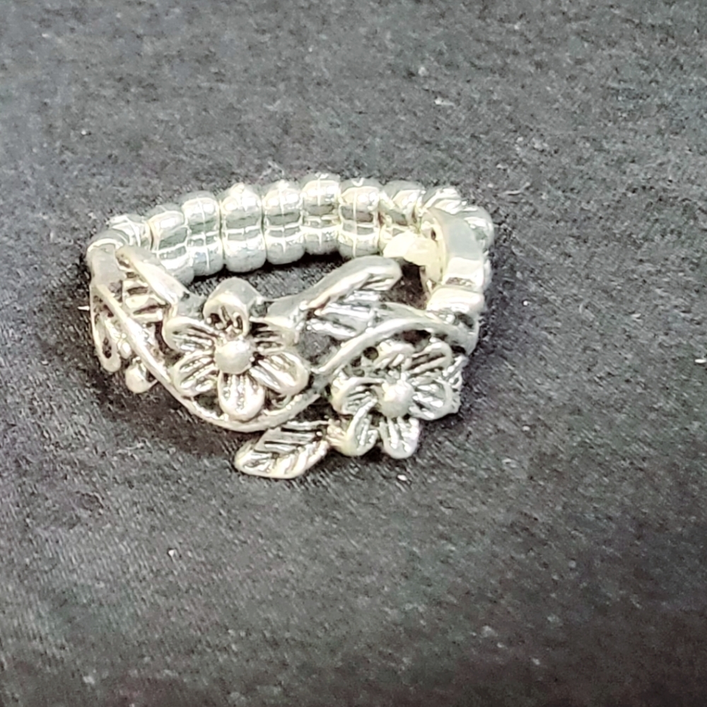 NWT Paparazzi - "Stop and Smell The Flowers" - Silver Ring